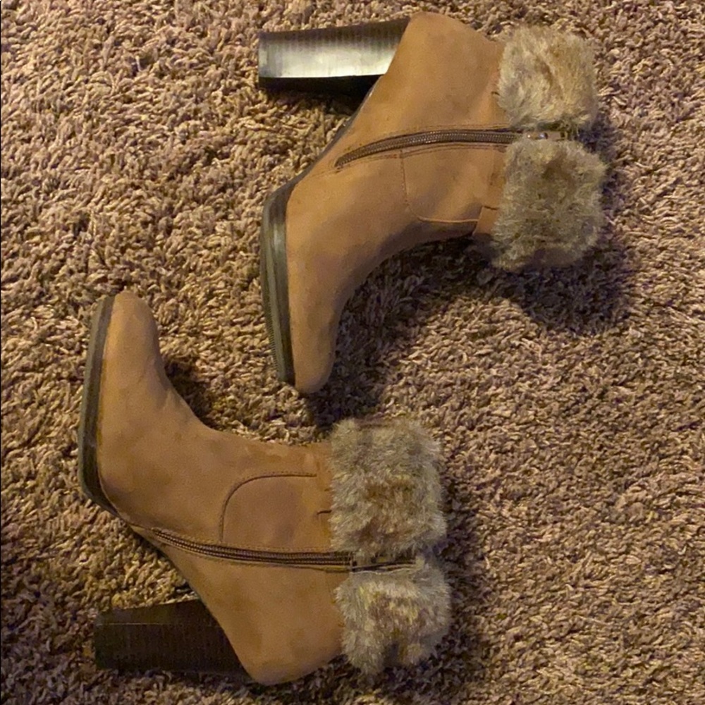 Dana Bachman Size 10 Faux Fur brown boots